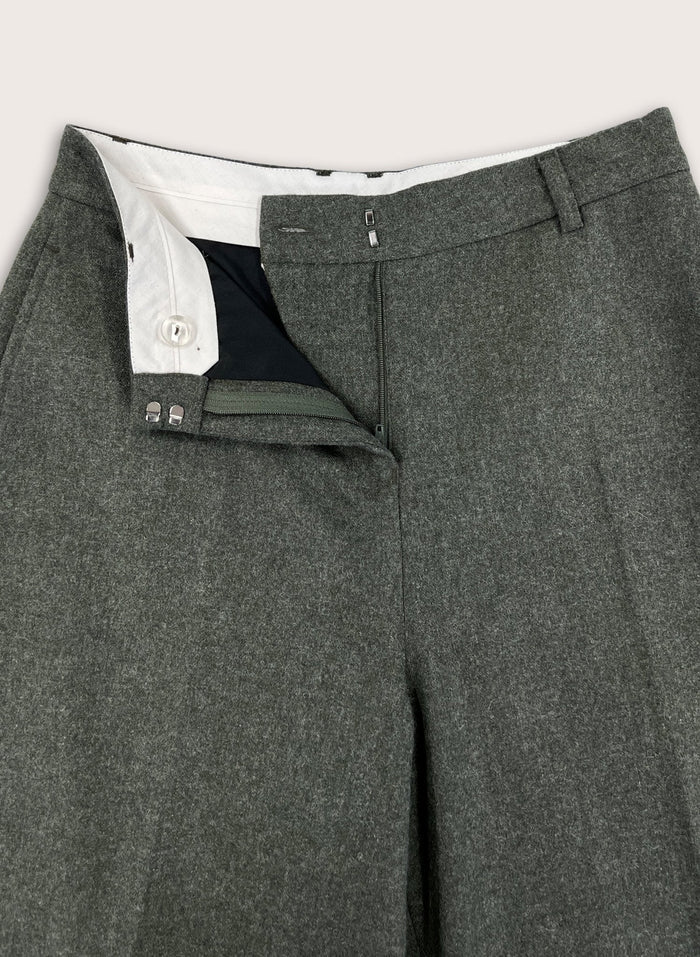 Alex Tailored Barrel Leg Trousers - Pale Khaki Baukjen