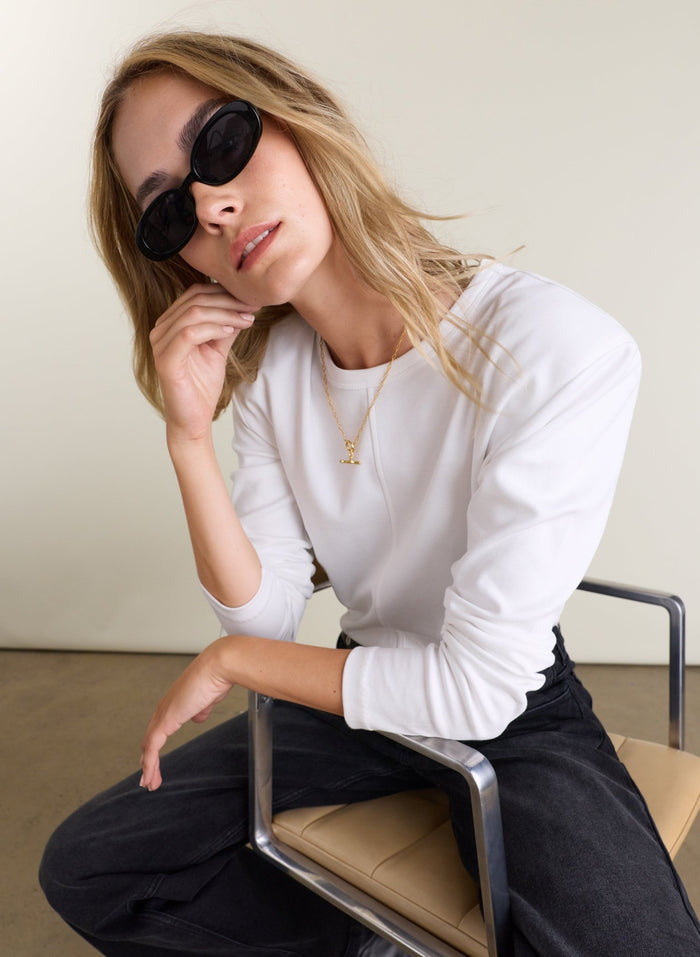Alexa Strong Shoulder Top - White Baukjen