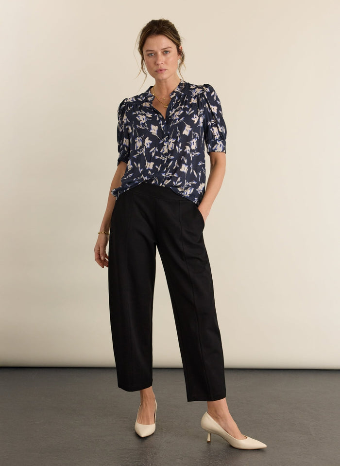 Ann Short Sleeve Blouse - Navy Floral Baukjen