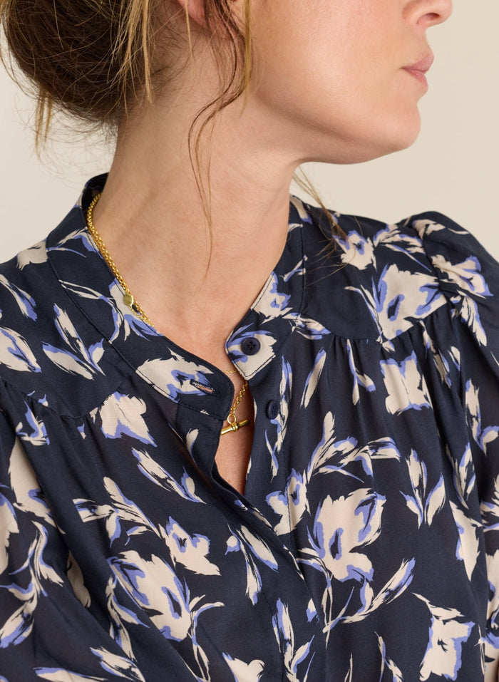 Ann Short Sleeve Blouse - Navy Floral Baukjen