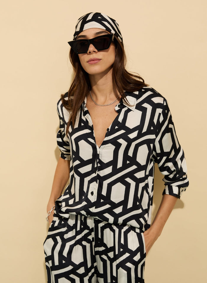 Ashlyn Printed Satin Shirt - Black Geo Baukjen