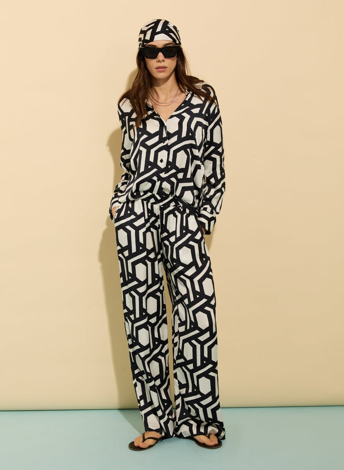 Ashlyn Printed Satin Shirt - Black Geo Baukjen