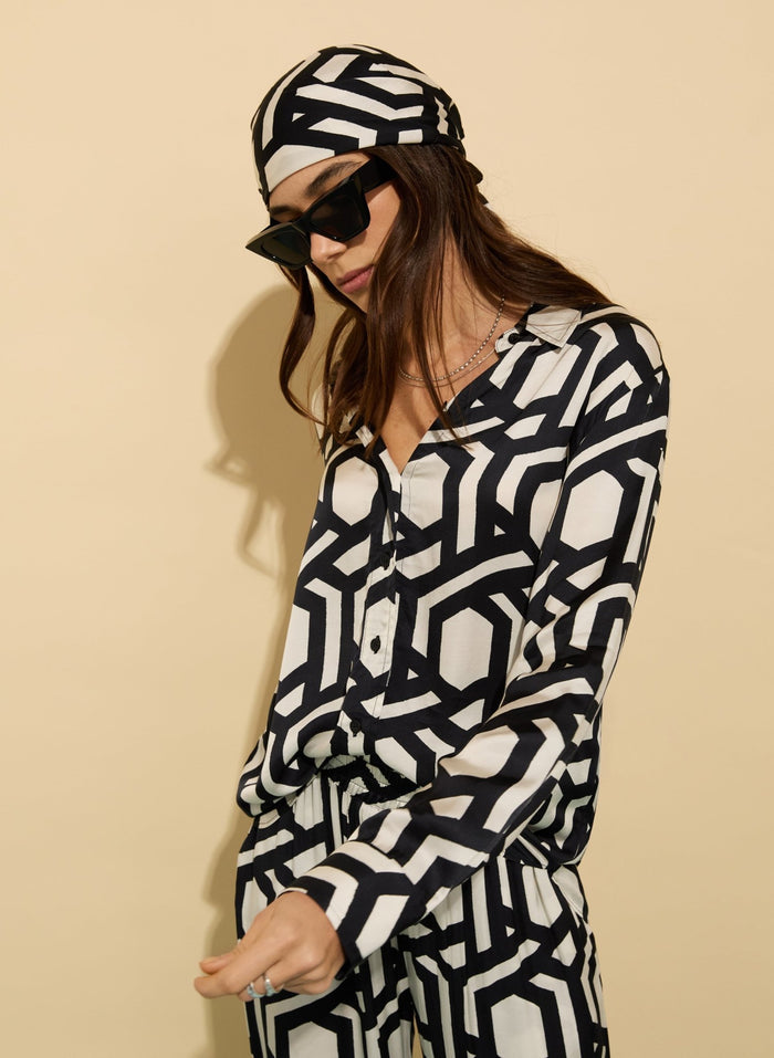 Ashlyn Printed Satin Shirt - Black Geo Baukjen