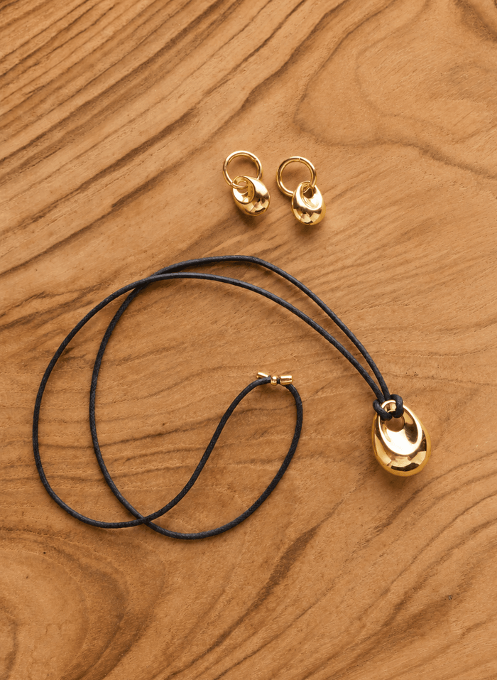 Ava Pendant Huggie Earrings - One Size Baukjen