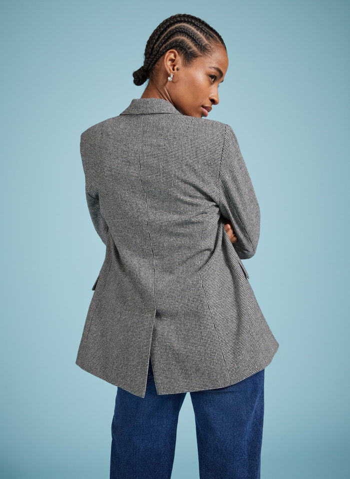 Beatrix Recycled Wool Blend Blazer - Black & White Houndstooth Baukjen