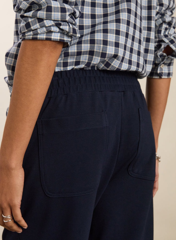 Billie Ponte Carrot Leg Trousers - Classic Navy Baukjen