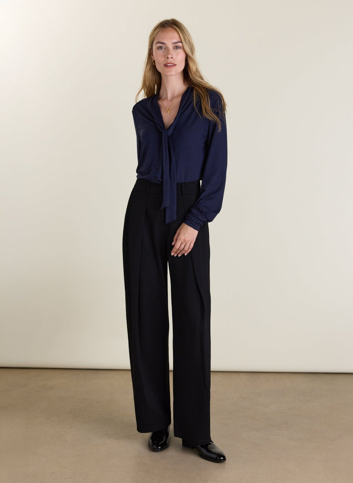 Carina Tie Neck Blouse - Navy Baukjen