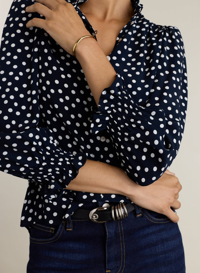Cela Puff Sleeve Blouse - Classic Navy Polka Baukjen