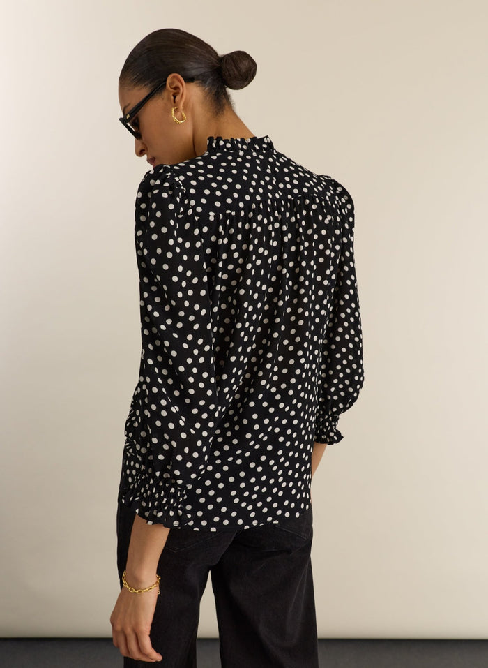 Cela Puff Sleeve Blouse - Black Polka Baukjen