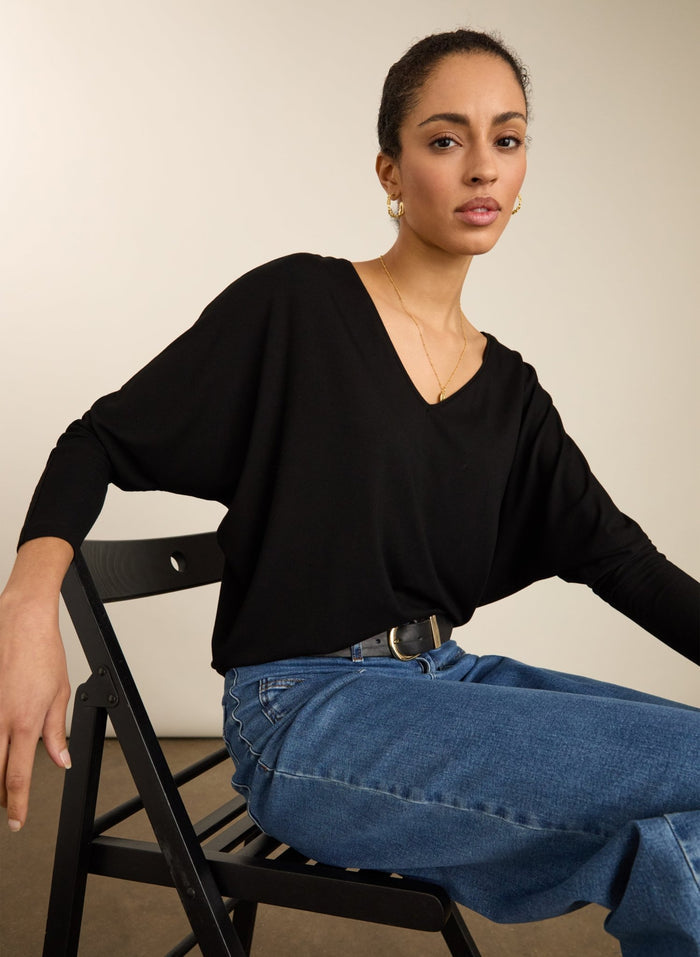 Ella Relaxed V - Neck Top - Caviar Black Baukjen