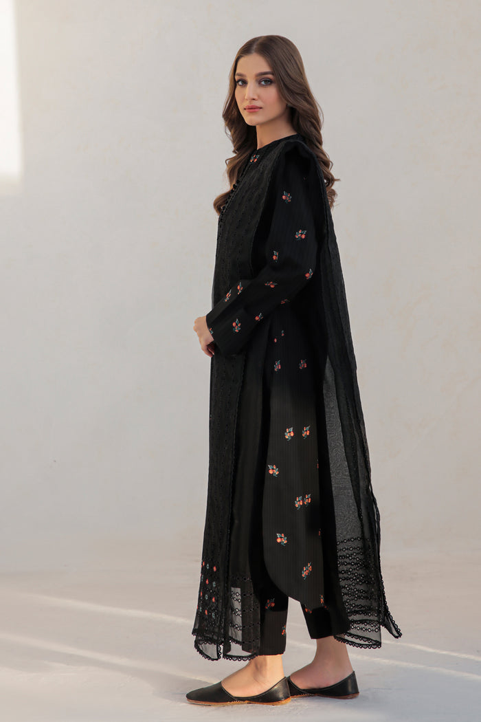 Embroidered Cutpana Lawn USE-9001