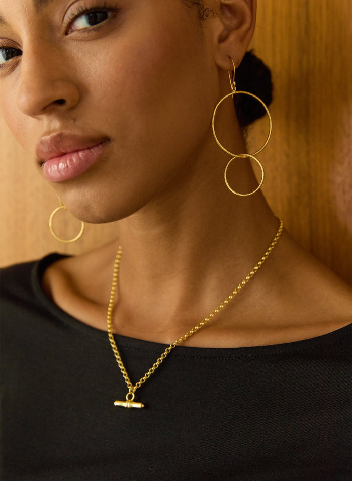 Juliette T - bar Necklace - Gold Baukjen