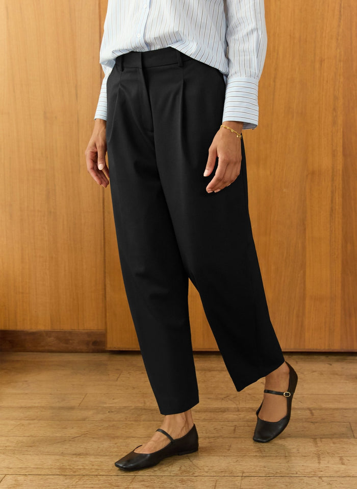 Evora Wool Blend Barrel Leg Trousers - Caviar Black Baukjen