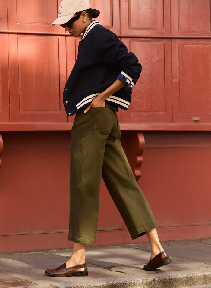 Jena Organic Cotton Stretch Wide Crop Jeans - Dark Olive Baukjen