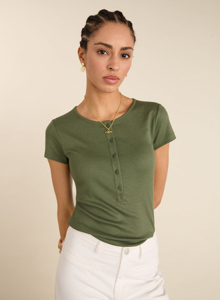 Kikki Cap Sleeve Henley Top - Light Khaki Baukjen