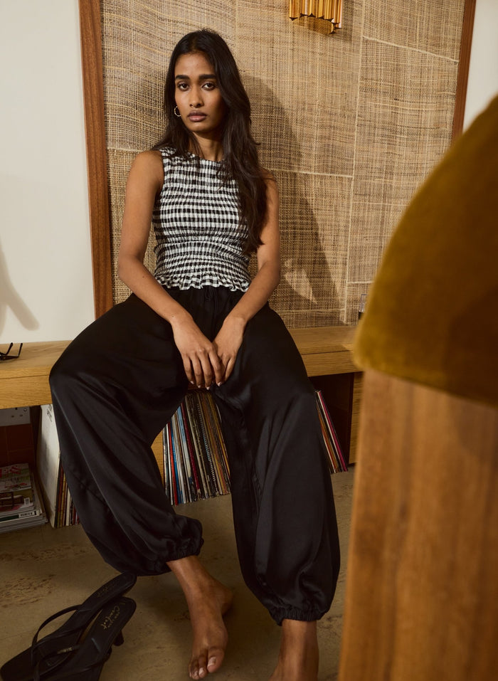 Maggie Linen Gingham Sleeveless Smocked Top - Black & White Gingham Baukjen