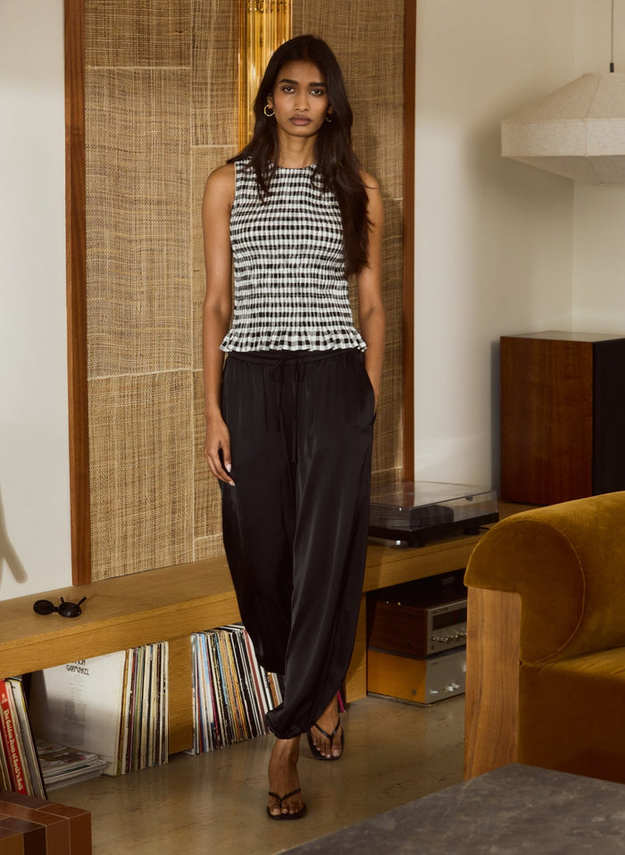 Maggie Linen Gingham Sleeveless Smocked Top - Black & White Gingham Baukjen
