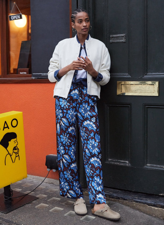 Mandy Printed Satin Trousers - Blue Floral Saraca Baukjen