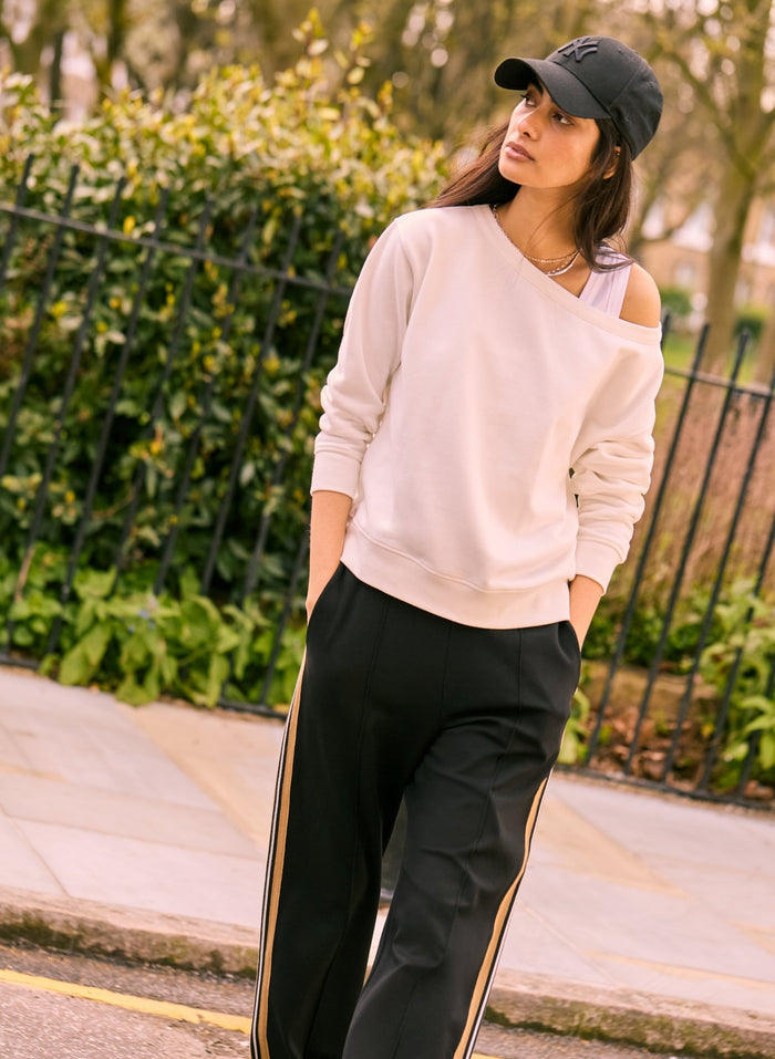 Marjorie Side Stripe Ponte Trousers - Black / Camel Stripe Baukjen