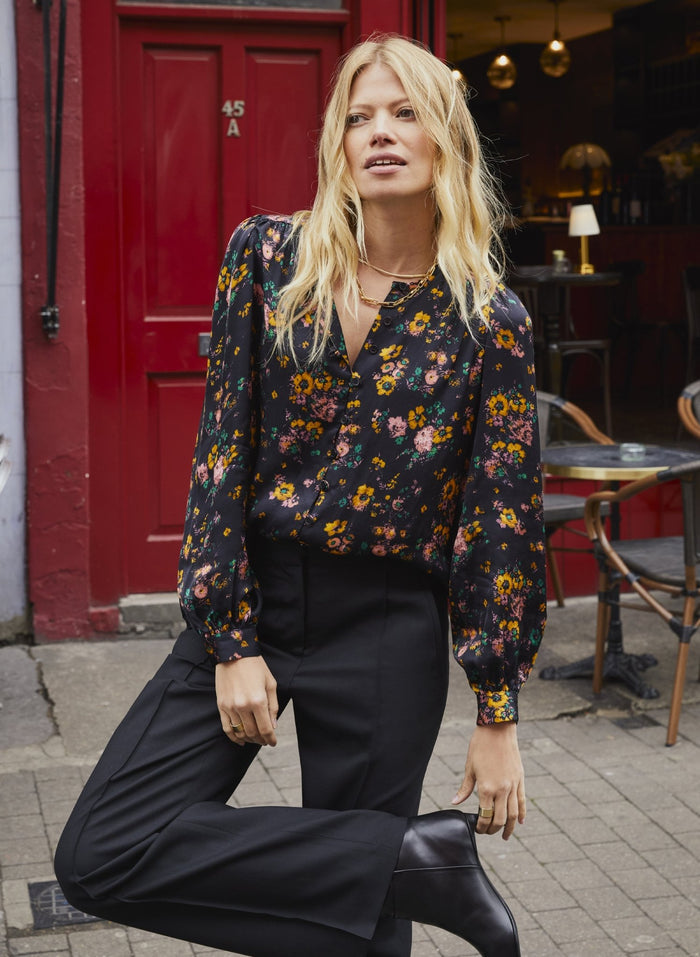 Meadow Satin Printed Blouse - Black Vintage Floral Baukjen