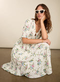 Melania Smock Midi Dress - White Bouquet Baukjen