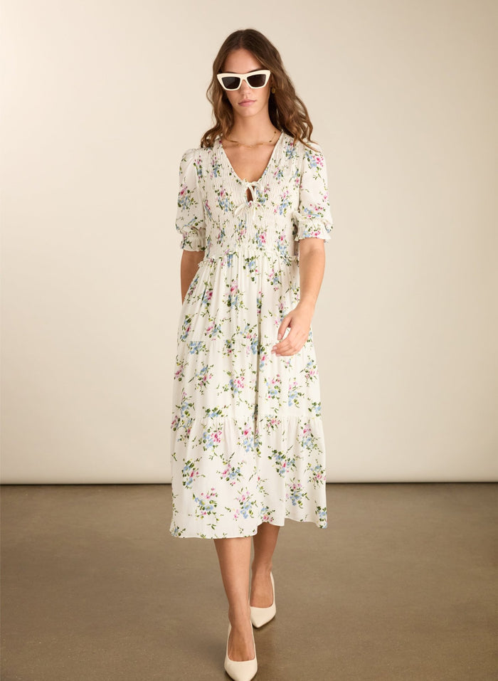 Melania Smock Midi Dress - White Bouquet Baukjen