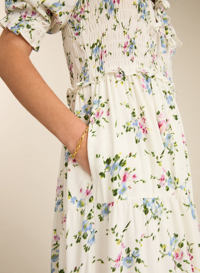 Melania Smock Midi Dress - White Bouquet Baukjen