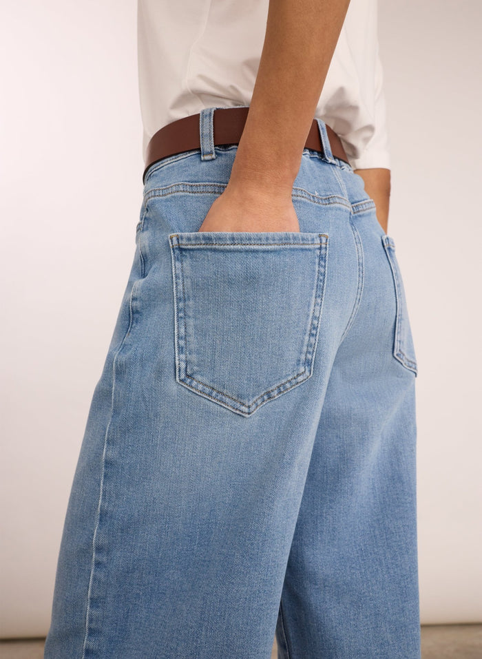 Nixi Organic Cotton Stretch Denim Barrel Jeans - Pale Indigo Wash Baukjen