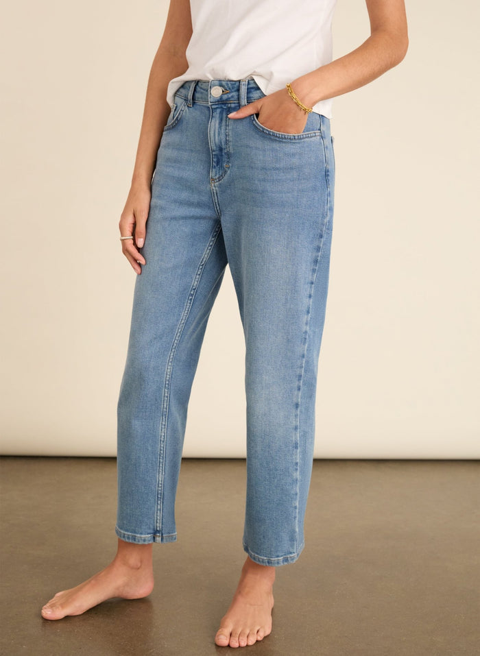 Nola Organic Cotton Stretch Crop Straight Leg Jeans - Light Indigo Baukjen
