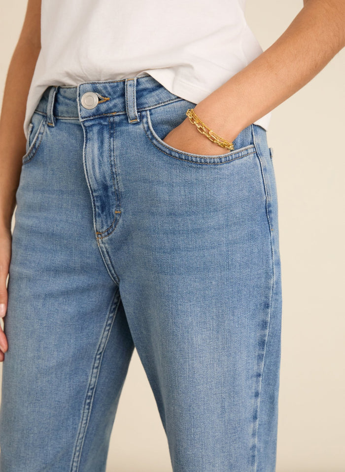 Nola Organic Cotton Stretch Crop Straight Leg Jeans - Light Indigo Baukjen