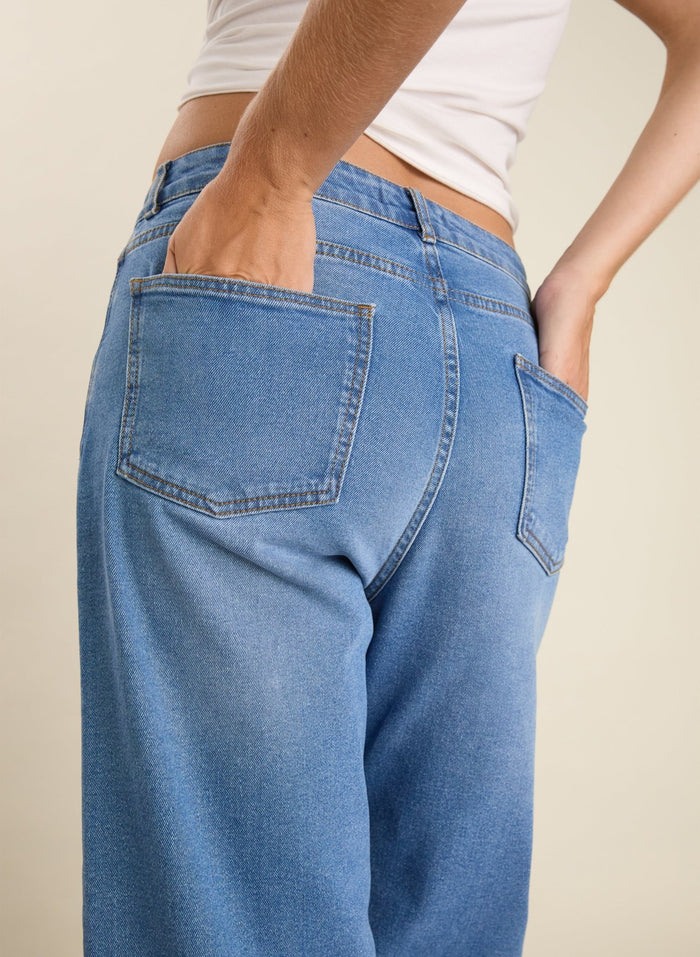 Organic Stretch Cotton Wide Leg Slouch Jeans - Mid Indigo Baukjen
