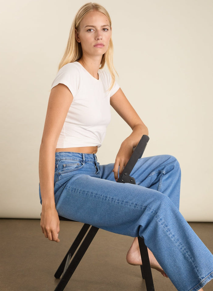 Organic Stretch Cotton Wide Leg Slouch Jeans - Mid Indigo Baukjen