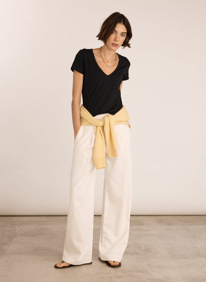 Riley Organic Cotton V - Neck Slim Tee - Caviar Black Baukjen