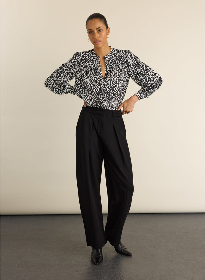 Sam Button Down Blouse - Black & White Leopard Baukjen