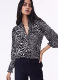 Shirley Blouse with LENZING™ ECOVERO™ - Black Texture Spot Baukjen